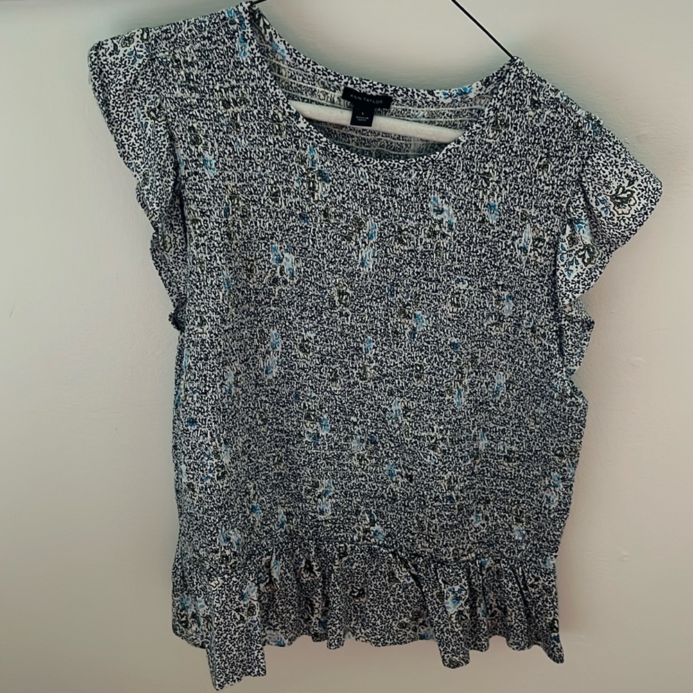 Beautiful new without tags floral Ann Taylor shirt